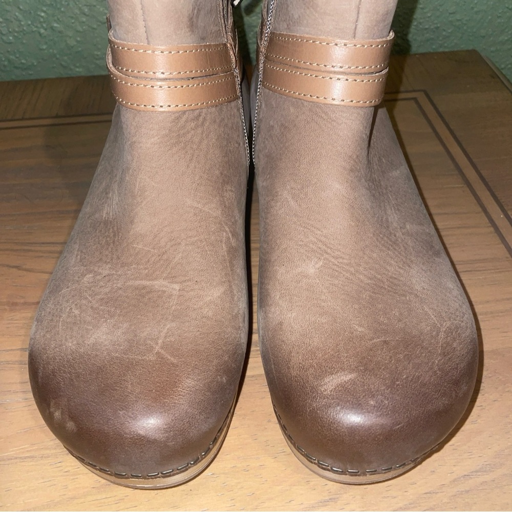 🆕Dansko Women Ankle Boots Brook Nubuck Taupe Burnished  7-7.5/38  $184 - Picture 4 of 15